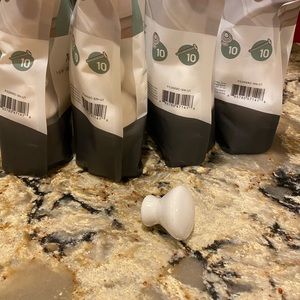 WHITE PORCELAIN KNOBS